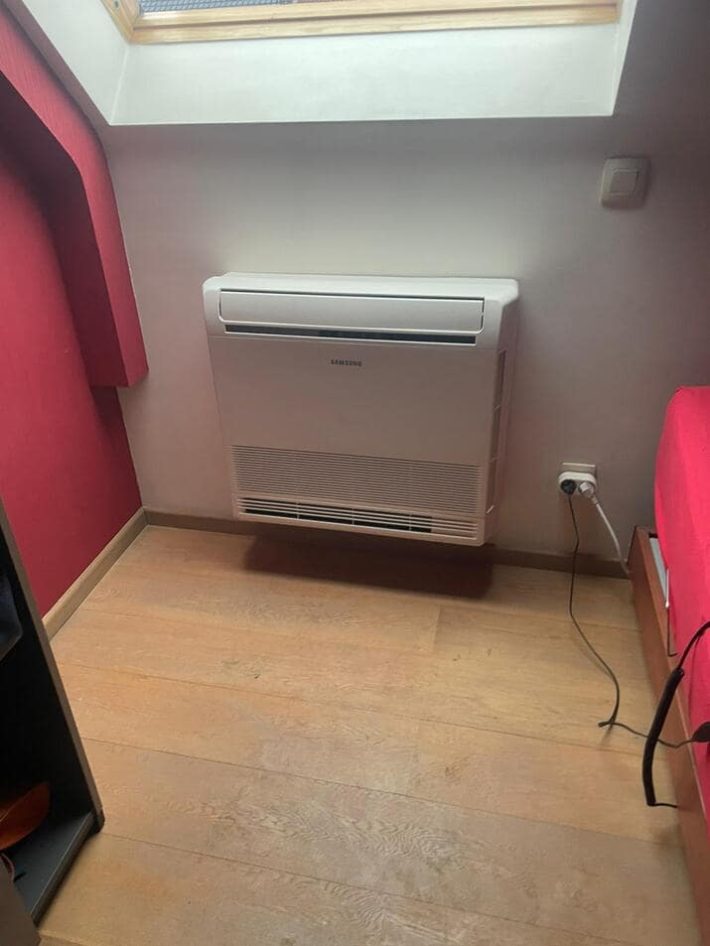 Realisatie Samsung single split aircowarmtepomp AC026 vloermodel CS026SU 2,6kw te Aalst